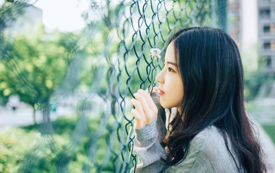 人生有一道难题，那就是如何使一寸光阴等于一寸生命。——佚名
